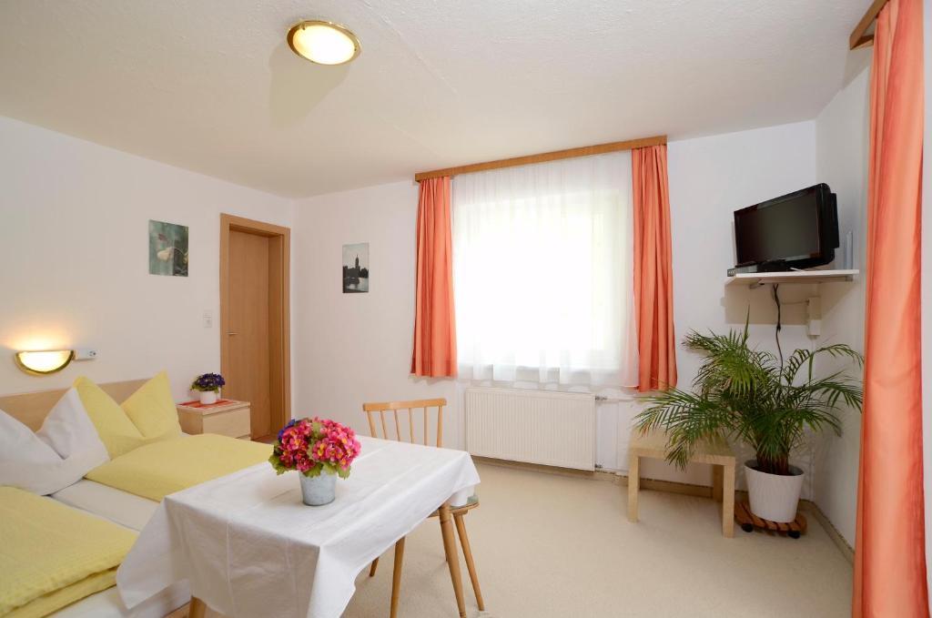 Haus Gamsblick Hotel Umhausen Room photo